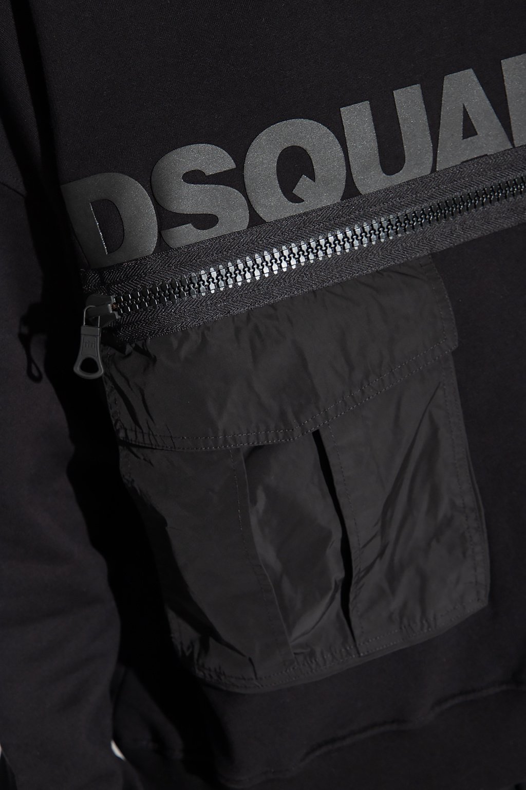 Dsquared2 Logo Printed Pocket-Detailed Hoodie 1 Dsquared2 Logo Printed Pocket-Detailed Hoodie