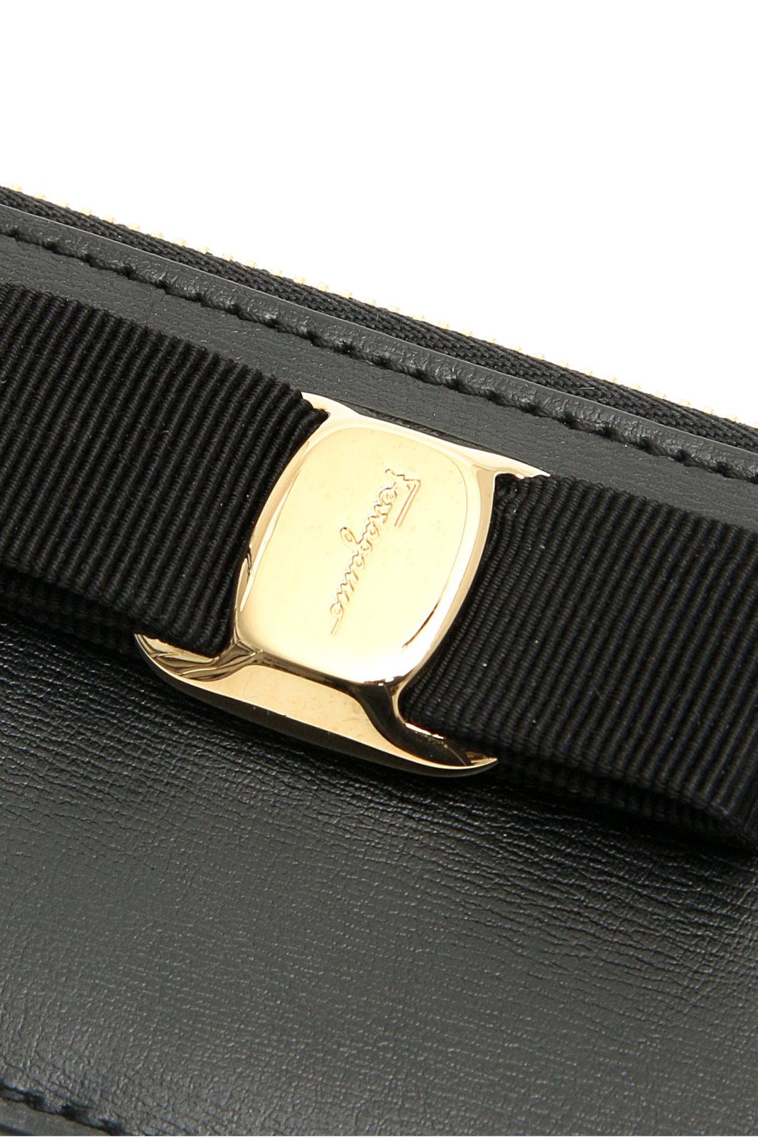 Ferragamo Vara Bow Zipped Cardholder