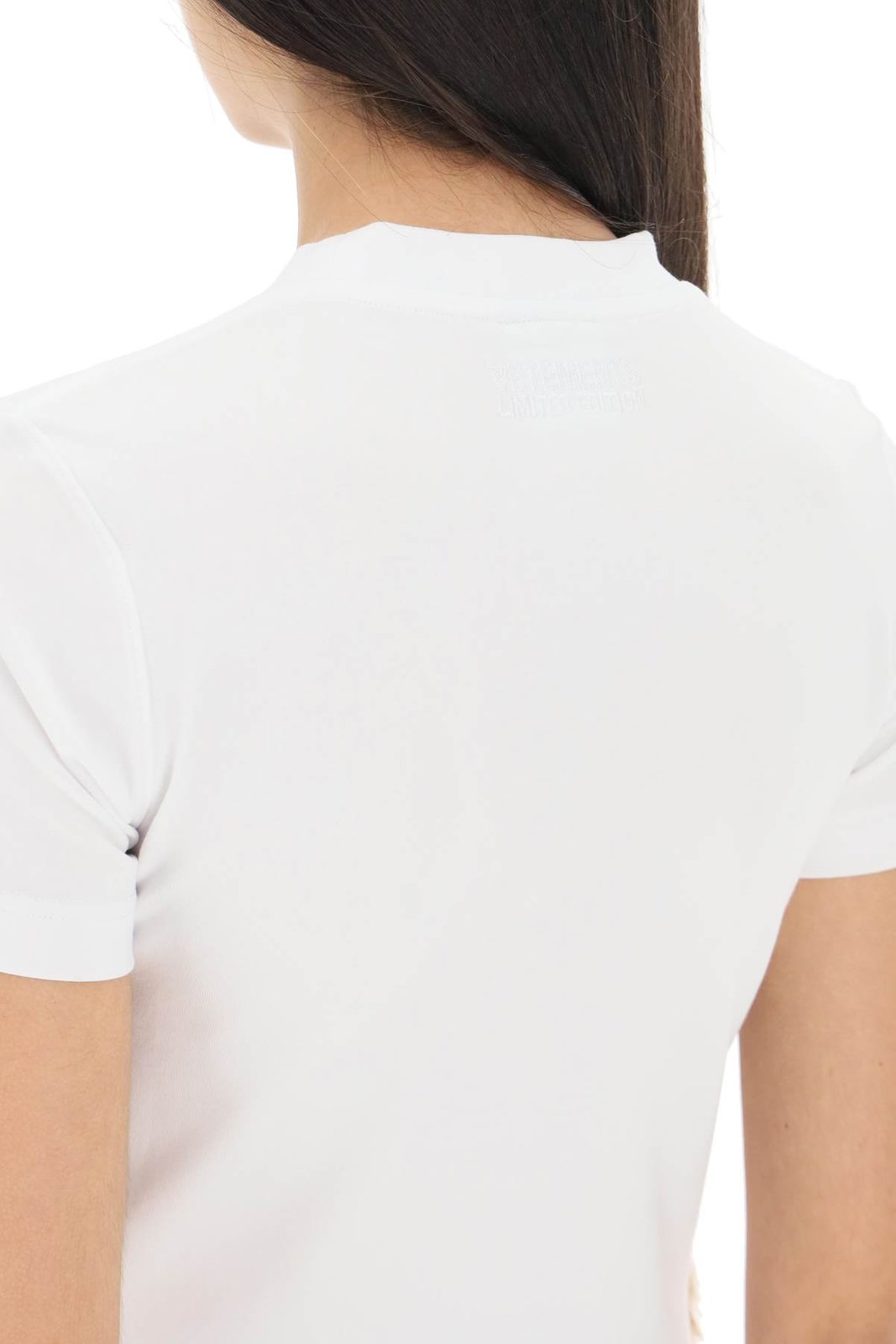 T-Shirt mit Vetements-Slogan-Print und Rundhalsausschnitt 1 T-Shirt mit Vetements-Slogan-Print und Rundhalsausschnitt